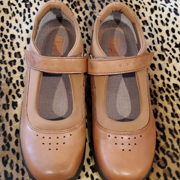 DREW Brown/Tan Leather Mary Jane Shoes - Picture 8 of 8